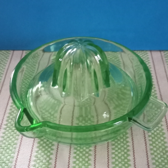 Vintage Green/ Uranium Depression glass Hand Juicer - Picture 1 of 2